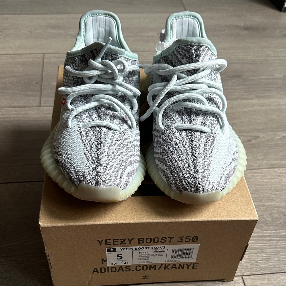 Yeezy Boost 350 V2 Kids Sneakers - Gray and Cream